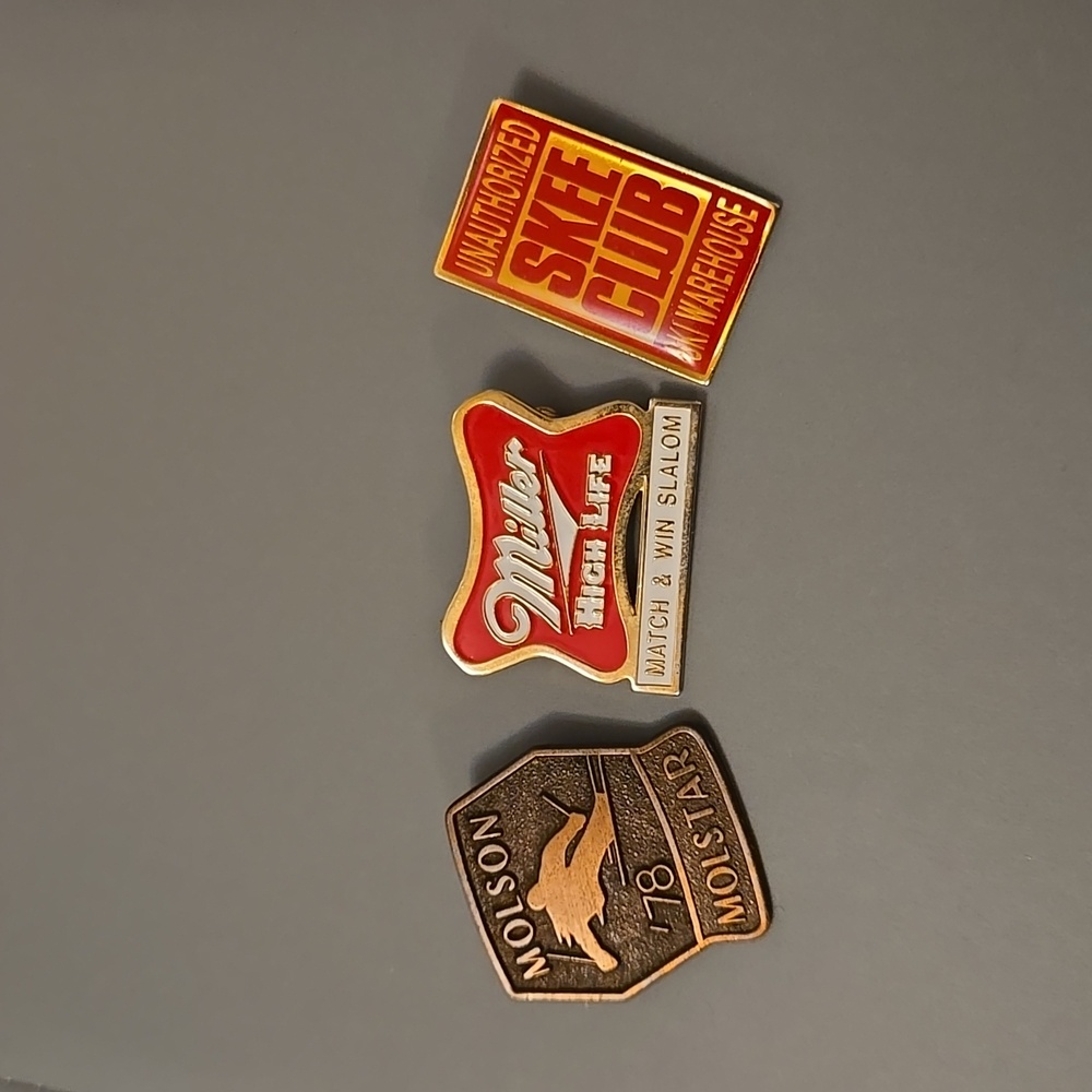 Vintage Molson Molstar '78 & Miller High Life Slalom Ski Lapel Pins Badges